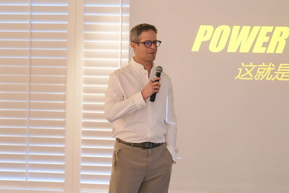 Salomon speaking to a room in Shanghai