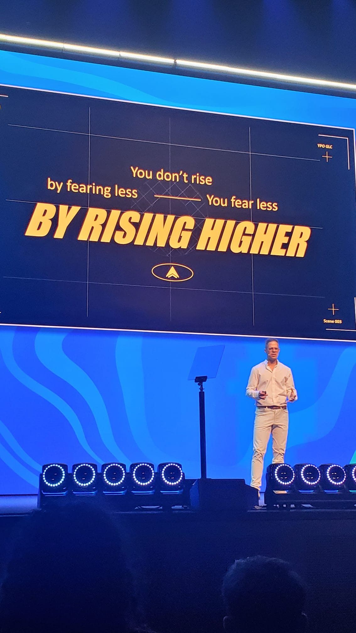 Salomon on stage in Sydney under the words “By rising higher”